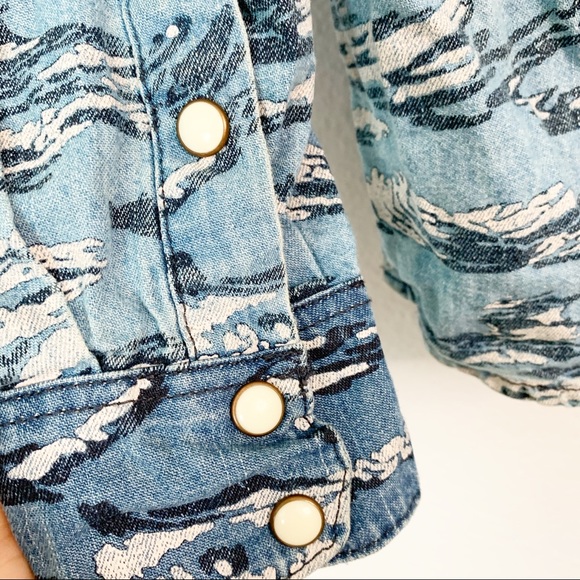 H & M DIVIDED Denim Pearl Snap Shirt - Picture 5 of 7